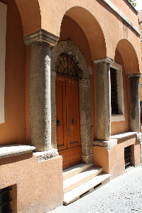Via_della_Tribuna_di_Campitelli-Palazzo_con_Portico_al_n_23 (5)