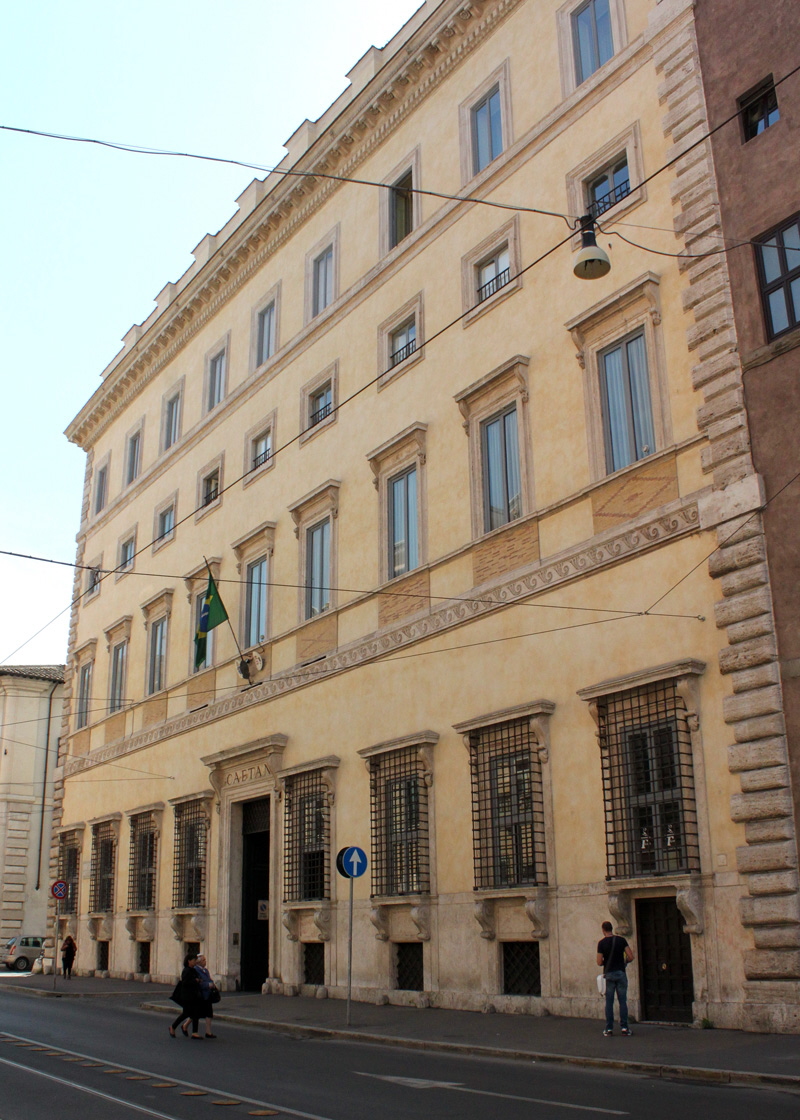 Via_delle_Botteghe_Oscure-Palazzo_Caetani_al_n_32 (2)