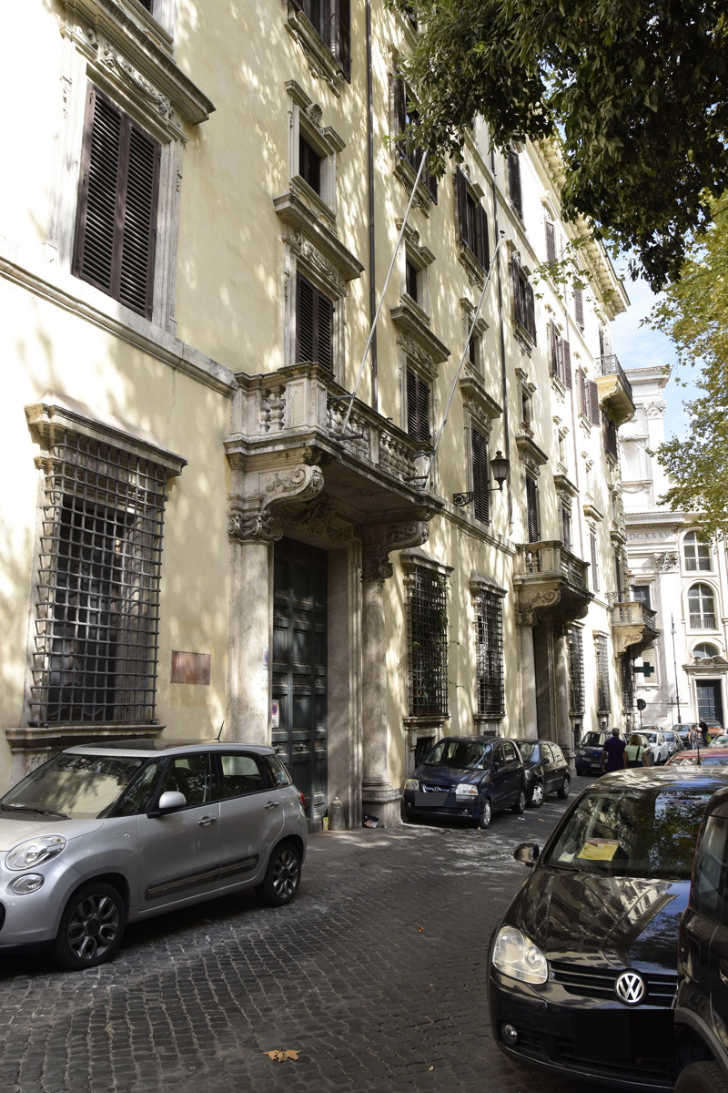 Piazza_Benedetto_Cairoli-Palazzo_Santacroce_al_n_3 (2)