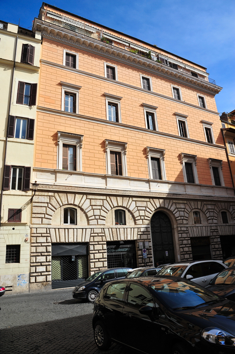 Piazza_Rondanini-Palazzo_Mazzetti_al_n_33