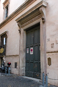 Piazza_dei_Caprettari-Palazzo_Lante_al_n_70-Ingresso