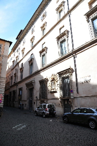 Piazza_dei_Caprettari-Palazzo_Lante_al_n_70