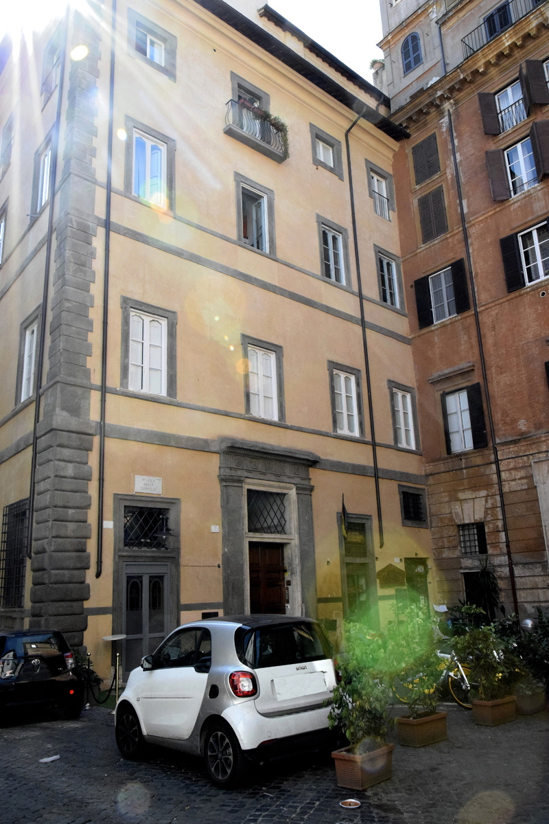 Piazza_delle_Coppelle-Palazzo_Boccapaduli_al_n_7_01