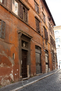 Salita_dei_Crescenzi-Palazzo_al_n_9