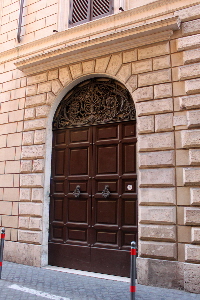Via_dei_Nari-Palazzo_al_n_76a-Portone
