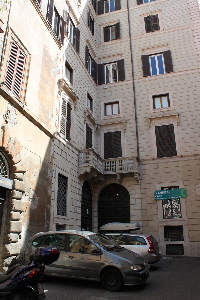 Via_dei_Redentoristi-Palazzo_Capranica_del_Grillo_al_n_7-9 (2)