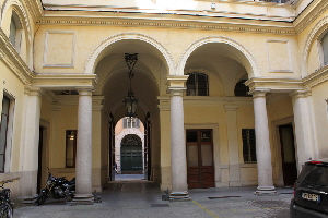 Via_del_Monte_della_Farina-Palazzo_degli_Stabilimenti_Teutonici_di_S_Maria_della_Anima_al_n_23-Cortile (4)