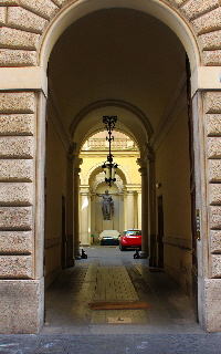 Via_del_Monte_della_Farina-Palazzo_degli_Stabilimenti_Teutonici_di_S_Maria_della_Anima_al_n_23-Ingresso