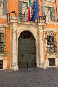 Via_della_Dogana_Vecchia-Palazzo_Giustiniani_al_n_29-Ingresso