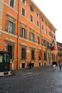 Via_della_Dogana_Vecchia-Palazzo_Giustiniani_al_n_29