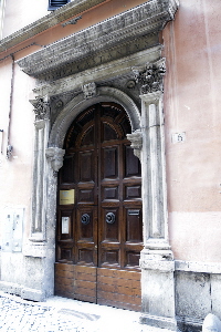 Via_delle_Coppelle-Palazzo_al_n_16-Portone (2)
