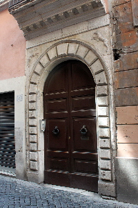 Via_delle_Coppelle-Palazzo_al_n_21-Portone