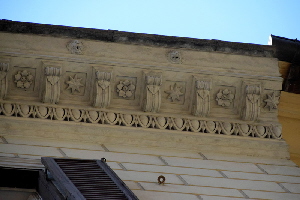 Via_delle_Coppelle-Palazzo_al_n_3-Cornicione