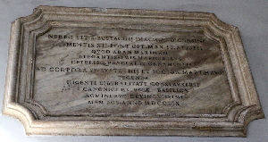 Piazza_S_Eustachio-Chiesa_omonima-Portico-Mamoria_della_Costruzione_dello_Altare_Maggiore-1759 (2)