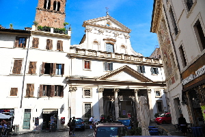 Piazza_S_Eustachio-Chiesa_omonima (2)