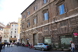 Piazza_S_Eustachio-Palazzo_Cenci_alla_Dogana_al_n_83