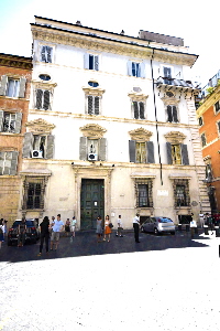 Piazza_S_Luigi_dei_Francesi-Palazzo_al_n_37 (2)