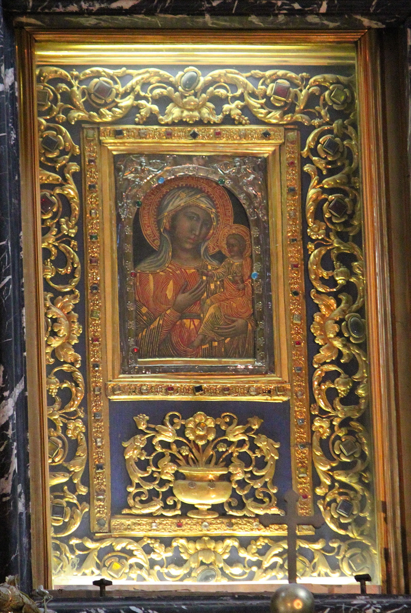 Piazza_di_S_Agostino-Chiesa_omonima-Altare_Maggiore-Madonna_bizzantina (3)