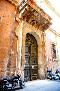 Via_del_Teatro_Valle-Palazzo_della_Sapienza_al_n_33-Portone