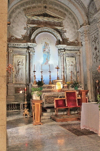 Corso_Rinascimento-Chiesa_di_Nostra_Signora_del_Sacro_Cuore-Altare_maggiore