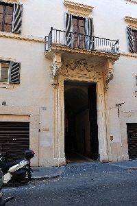 Via_della_Scrofa-Palazzo_Aste_al_n_142-Ingresso