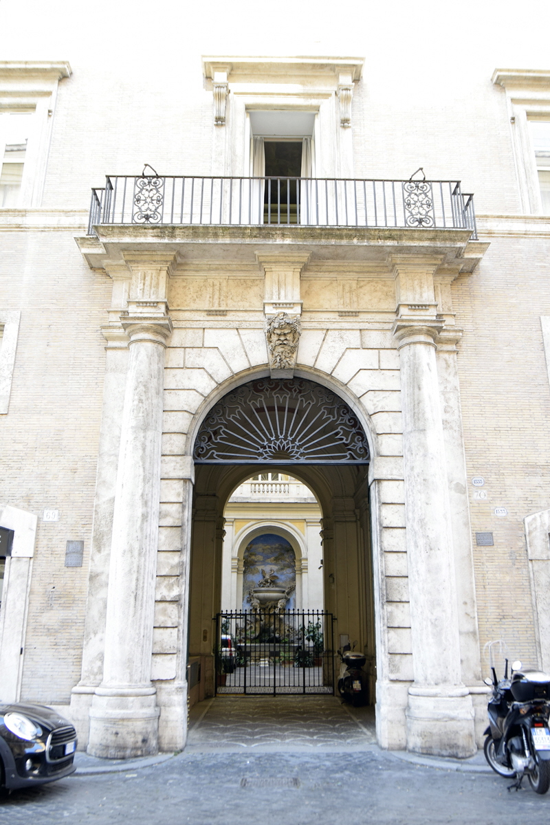 Via_della_Scrofa-Palazzo_al_N_70-Portone (2)