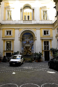 Via_della_Scrofa-Palazzo_al_n_70-Collegio_Germanico-Ungarico-Fontana_01