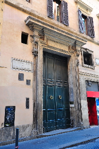 Via_di_Torre_Argentina-Palazzo_Origo_al_n_21-Portone