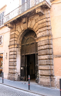 Via_di_Torre_Argentina-Palazzo_Sinibaldi_al_n_76-Portone