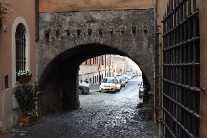 Via_Arco_dei_Tolomei-Arco