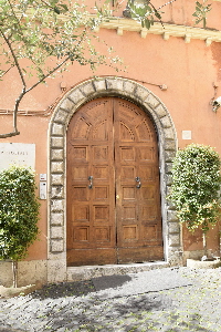 Via_Arco_dei_Tolomei-Palazzo_al_n_1-Portone