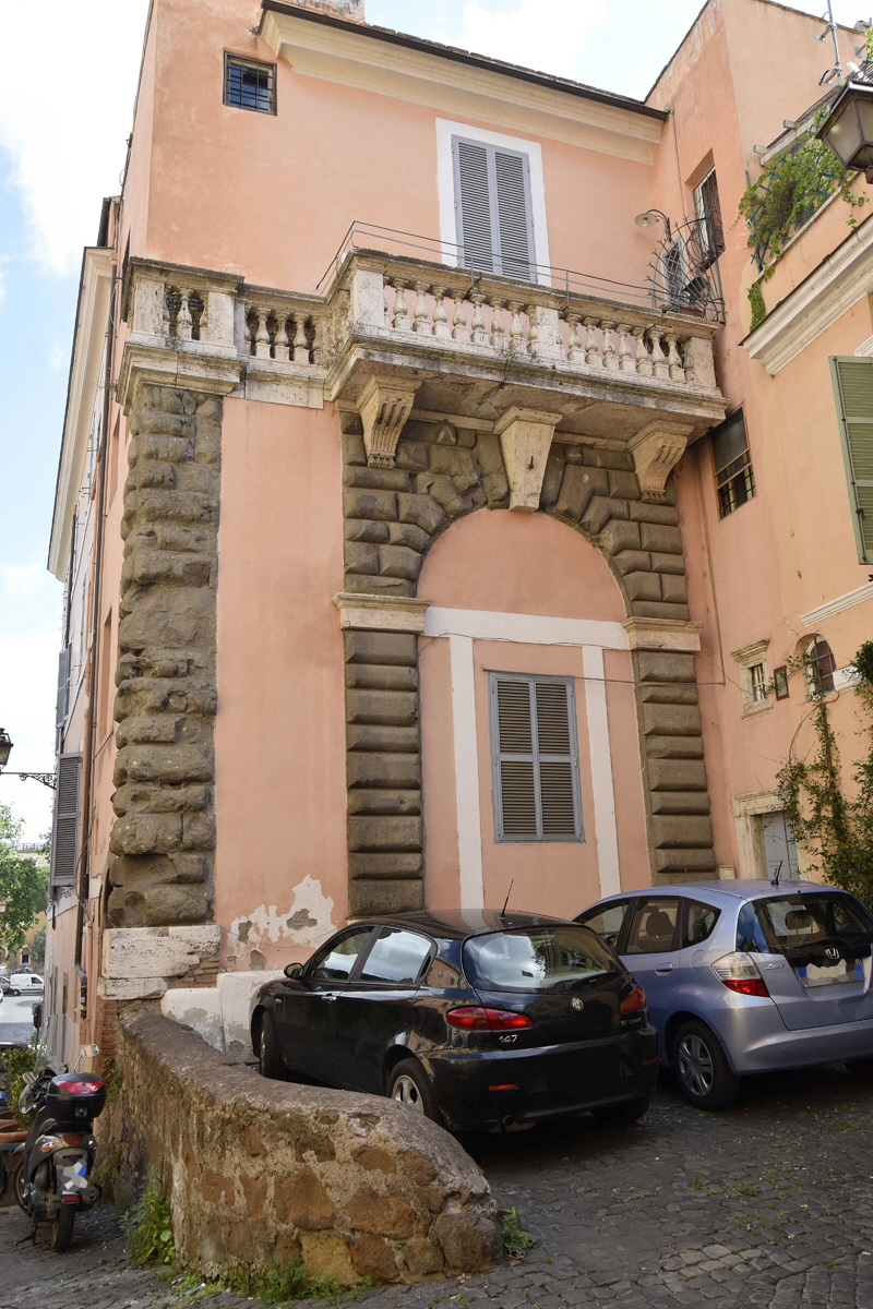 Via_Arco_dei_Tolomei-Palazzo_al_n_24b