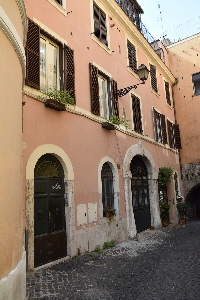 Via_Arco_dei_Tolomei-Palazzo_al_n_28