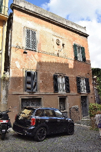 Via_Arco_dei_Tolomei-Palazzo_al_n_8