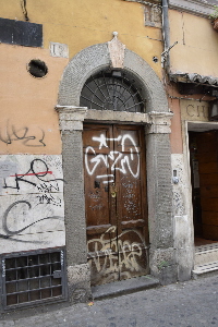 Via_Benedetta-Palazzo_al_n_12-Portone