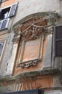 Via_Benedetta-Palazzo_al_n_2-Edicola