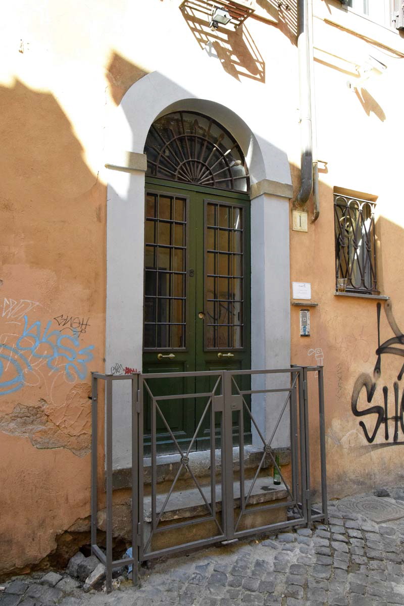 Via_del_Cipresso-Palazzo_al_n_1-Portone