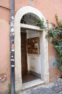 Vicolo del Bologna-Palazzo_al_n_10-Portone