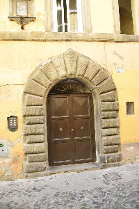 Vicolo del Bologna-Palazzo_al_n_37-Portone