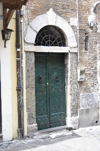 Vicolo_del_Cinque-Palazzo_al_n_22-Portone