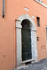 Vicolo_dell_Atleta-Palazzo_al_n_19-Portone