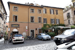 Piazza_del_Drago-Palazzo_al_n_9 (2)