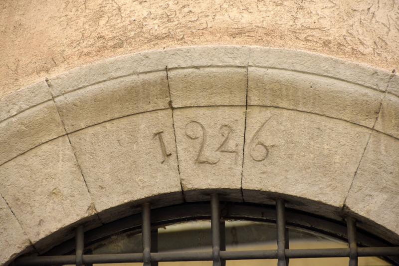 Piazza_della_Gensola-Palazzo_Mattei_al_n_11-Architrave