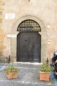 Piazza_della_Gensola-Palazzo_Mattei_al_n_11-Poertone
