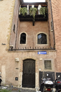 Piazza_della_Gensola-Palazzo_Mattei_al_n_12