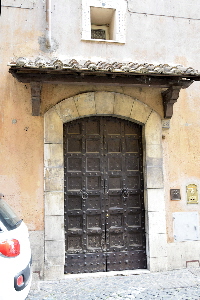 Via_dei_Genovesi-Palazzo_al_n_28-Portone