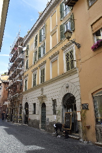 Via_dei_Genovesi-Palazzo_al_n_38