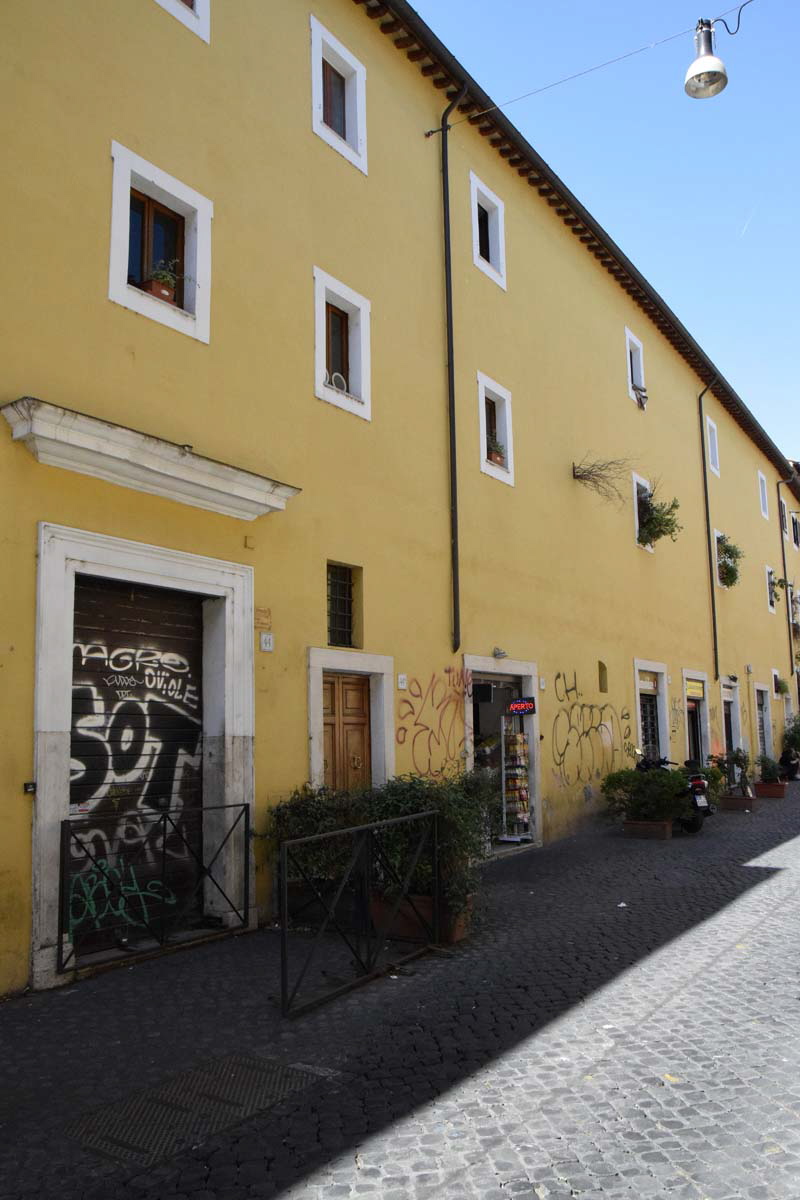 Via_delle_Fratte_di_Trastevere-Palazzo_al_n_44 (2)