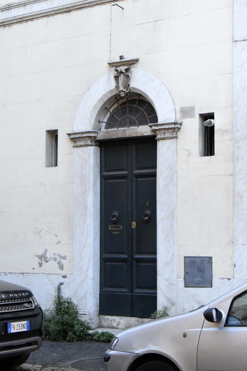 Via_della_Lungara-Palazzo_al_n_23-Portone
