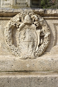 Piazza_Mastai-Fontana-Stemma_di_Pio_IX